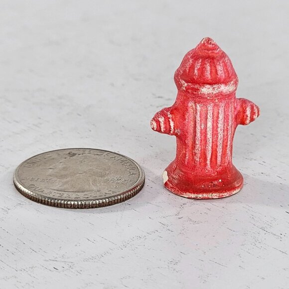 Hagen Renaker Fire Hydrant Miniature Figurine Red Matte *Chip* - Picture 2 of 7
